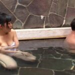 ＜チラリ＞ 奇跡のシチュエーション！ まさか混浴露天風呂で巨乳女性と二人きり！！ 緊張のあまりおもわず勃起！！ 当然、気持ち悪がられ避けられるかと思いきや僕のチ○ポに貪りついてきた！！ 『FANZA』