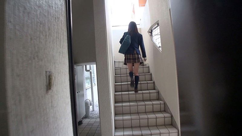 ＜チラリ＞ 階段女子○生物語 若月まりあ 『FANZA』