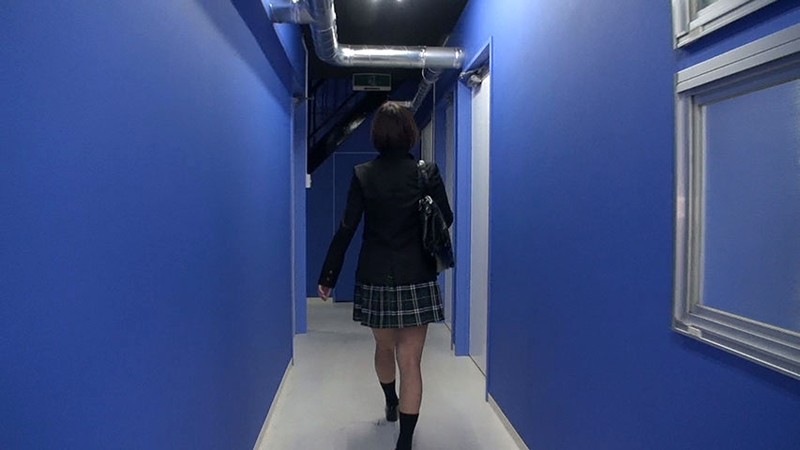 ＜チラリ＞ やっぱり！階段女子校生 制服娘は朝どんな気持ちでこのパンテ...