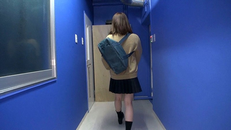 ＜チラリ＞ やっぱり！階段女子校生 スカートの奥まで見たい男の欲望は変...