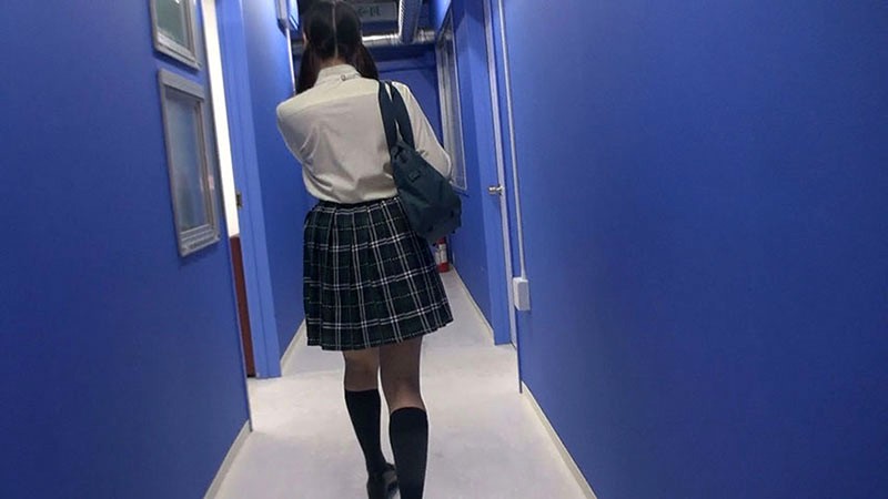 ＜チラリ＞ やっぱり階段女子校生 SPECIAL WHITE 『FAN...