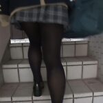 ＜チラリ＞ 階段女子校生 黒タイツ、黒スト着けた制服パンチラ 完全網羅編 『FANZA』