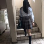 ＜チラリ＞ 階段女子校生 もっと！エロさ漂う制服のスカートパンチラばっかりでやばい編 『FANZA』
