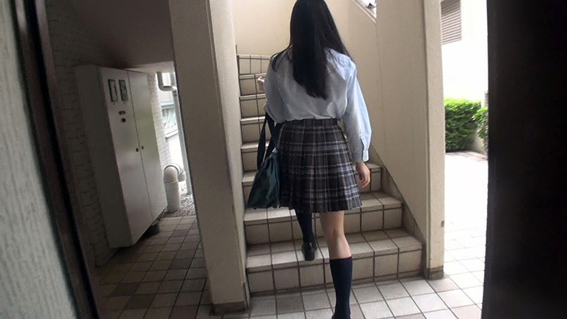 ＜チラリ＞ 階段女子校生 もっと！エロさ漂う制服のスカートパンチラばっ...