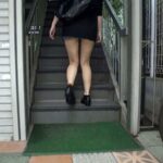 ＜チラリ＞ 階段女子校生 パンチラ食い込み派閥！ケツの割れ目がわからなきゃ嫌なんだ編 『FANZA』