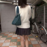 ＜チラリ＞ 階段女子校生 女子校生の制服スカートの中身がTバックならお尻の肉見えるじゃん！編 『FANZA』