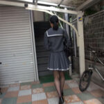 ＜チラリ＞ 階段女子校生 制服のスカートの中が黒ストだったらそのいやらしさたまんないんですけど 編 『FANZA』