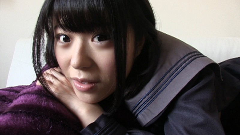 ＜チラリ＞ 女子校生【オナニートレーナー】オナトレ セーラー服で挑発す...