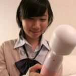 ＜チラリ＞ 電マでイキたがる女子校生をスンドメで焦らしてやりました 『FANZA』