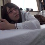 ＜チラリ＞ 終電を逃し泊めてと訪ねてきた従兄妹は幼い頃の姿からは全く想像できないレベルのヤリマンビッチになっていた…。眼鏡女子ももか 加藤ももか 『FANZA』