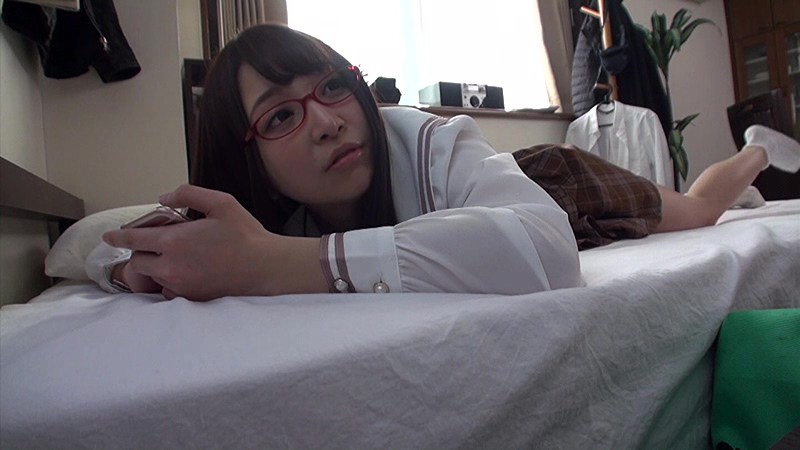 ＜チラリ＞ 終電を逃し泊めてと訪ねてきた従兄妹は幼い頃の姿からは全く想...