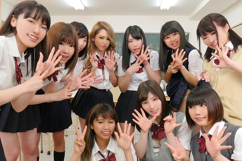 ＜チラリ＞ 【VR】長尺VR 男子がとても少ない僕の学校では女子の力が...