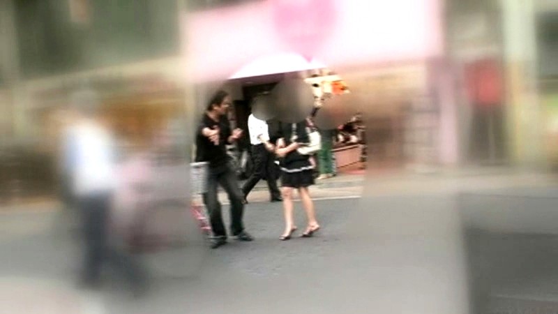 ＜チラリ＞ ハ○ピーロード大○商店街で買い物中の奥さんに10分だけ時間...