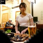 ＜チラリ＞ 西●袋の居酒屋で働くスーパー美巨乳Gカップ看板娘（19歳）が遂に脱いだ！！ 1ヶ月半密着で口説き落としAV出演！ E-BODY専属デビューするまでの一部始終をご覧あれ！ 相沢夏帆 『FANZA』