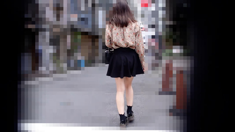 ＜チラリ＞ 痴●電車＃017 デートに向かう途中のスレンダー爽やかJD...