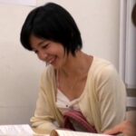 ＜チラリ＞ 外国人英会話教師のデカマラに股間は密かに期待している真面目そうな生徒の発情サインを見逃すな！！異文化交流でヤル！！ 『FANZA』