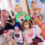 ＜チラリ＞ 突然出来た5人の義娘が全員ギャルの大家族！！朝から晩まで誘惑してくる5人のギャル義娘とヤリまくり中出しさせられまくり新婚性活！ 『FANZA』