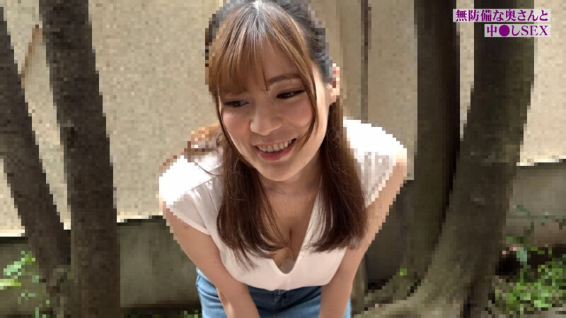 ＜チラリ＞ 近所の仲良し夫婦とBBQをしたら無防備な奥さんの胸チラやパ...