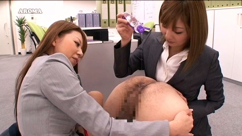 ＜チラリ＞ CFNM 羞恥手コキ株式会社 『FANZA』