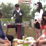 ＜チラリ＞ 週末にバーベキューを楽しむ近所の仲良し夫婦3組。昼から飲み過ぎ、はしゃぐ奥様たち。…こっそり誘ってみたら意外にOK？！うっかり中出し。大丈夫、僕は絶対に言いませんから！！ 7 『FANZA』