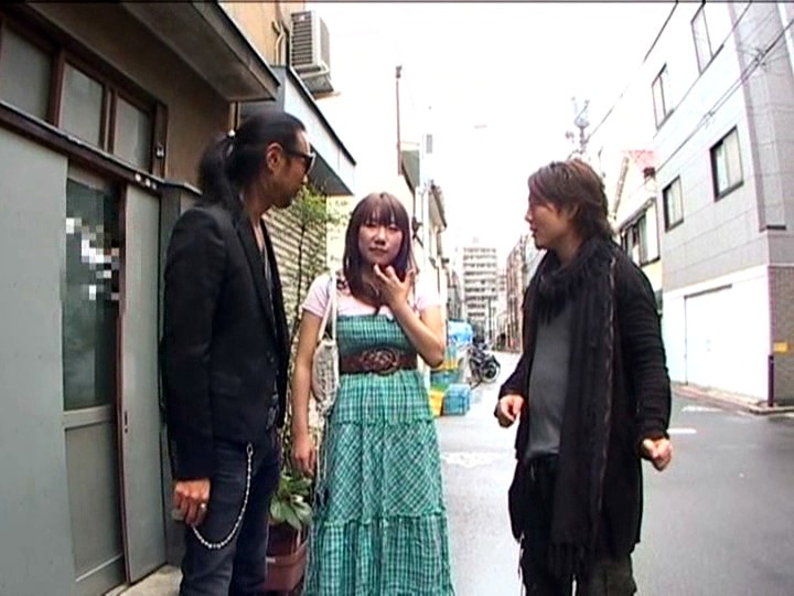 ＜チラリ＞ 街角素人お嬢さんの恥じらい オッパイをコピーして見～せて！...