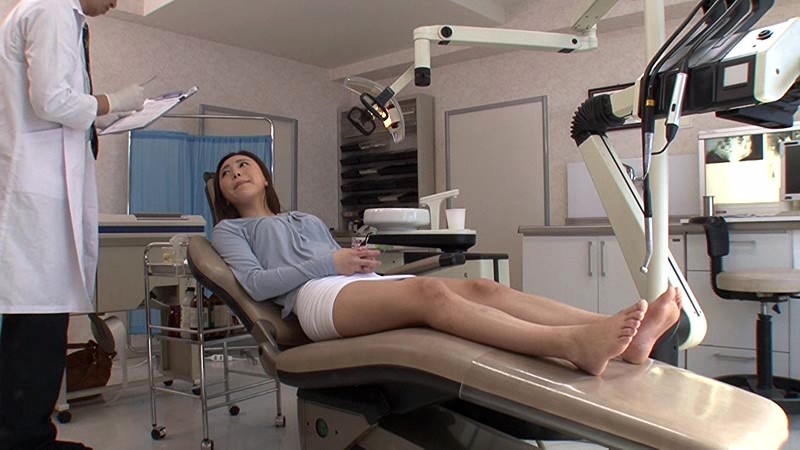 ＜チラリ＞ 歯の治療中に居眠りするソソるお姉さんの美しい寝顔と唇に思わ...