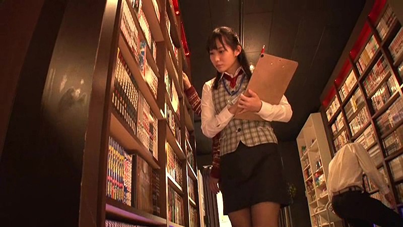 ＜チラリ＞ 都内某所のネットカフェには寝ている客を、ねっとりフェラで虜...