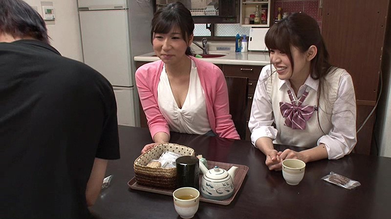 ＜チラリ＞ 奇跡の3P！ボクたち兄妹に突然できた義理のお姉ちゃんは夜●...