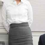 ＜チラリ＞ 生意気な同期OLのむっちり尻に誘われて黒パンスト破いて社内でヤッちゃった！/ 紺野ひかる 『FANZA』