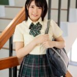 ＜チラリ＞ 「先生、犯しに行きますね。」毎日焦らして射精管理することで先生のMな性癖を開花させる痴女っ子女子生徒 皆月ひかる 『FANZA』