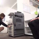 ＜チラリ＞ 会社で高飛車と噂される先輩女子社員はチ○ポ日照りで欲求不満！気弱な僕に狙いを定め同僚に見えない所でギン勃ちにさせて即ハメを強要。これから僕は女先輩の性処理道具として仕事にはげみます！！ 『FANZA』