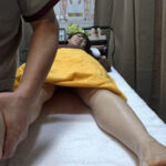 ＜チラリ＞ 痴●マッサージ3 整体治療院盗撮 意識朦朧の女子が睡眠姦されハメ悶える 『FANZA』