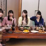 ＜チラリ＞ 久し振りに実家に戻ってきた都会暮らしの叔母たちがセクシーすぎてヤバい！3 胸の谷間やパンチラ程度でいとも簡単に勃起するボクを子供扱いするのかと思いきや、元気すぎる下半身に興味津々の叔母たち！勃起に気づくと代わる代わるボクのチ○ポを試しハメしてくるんです。 『FANZA』