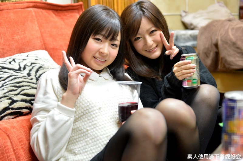 ＜チラリ＞ 旅行サークルの宅飲みでパンモロしている女子大生の趣味がまっ...