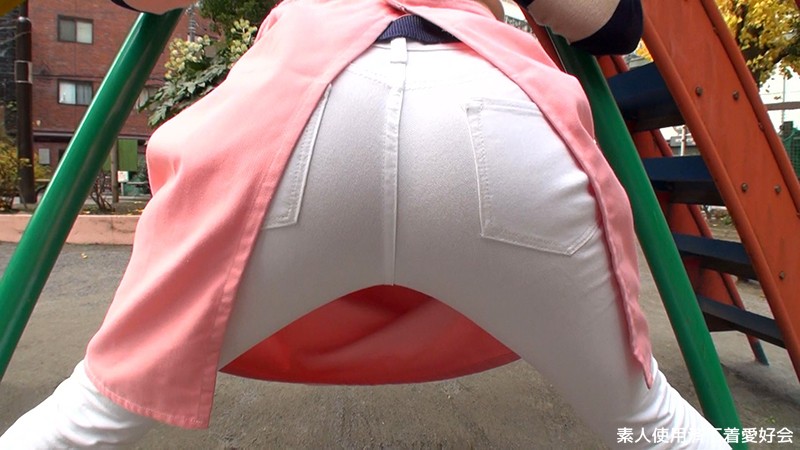 ＜チラリ＞ 都内で働く美人保母さんの生下着捕獲！！「息子がいつもお世話...