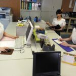 ＜チラリ＞ 【VR】ハチャメチャOL総務部5課（七菜原ココ・篠崎みお） 『FANZA』