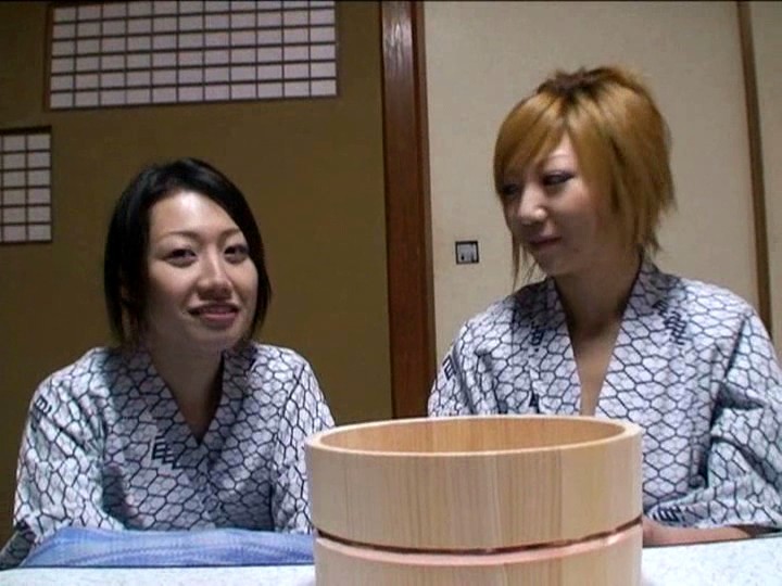 ＜チラリ＞ 友達同士で温泉に来た若奥様限定企画。風呂桶ひとつでアソコと...