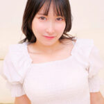 ＜チラリ＞ 超有名大学に通うマジメな女子大生がとっても恥ずかしい焦らし素股体験！パンティ越しにデカチンずぷっと3cm挿入！ 『FANZA』