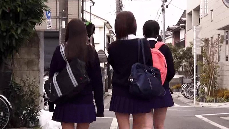 ＜チラリ＞ 女子校生パンチラ×めっちゃ好きやねん 転校してきたクラスメ...