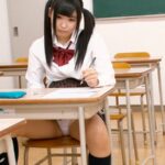 ＜チラリ＞ 突然パンチラで挑発されてこっそりシゴいちゃった僕。その13 『FANZA』