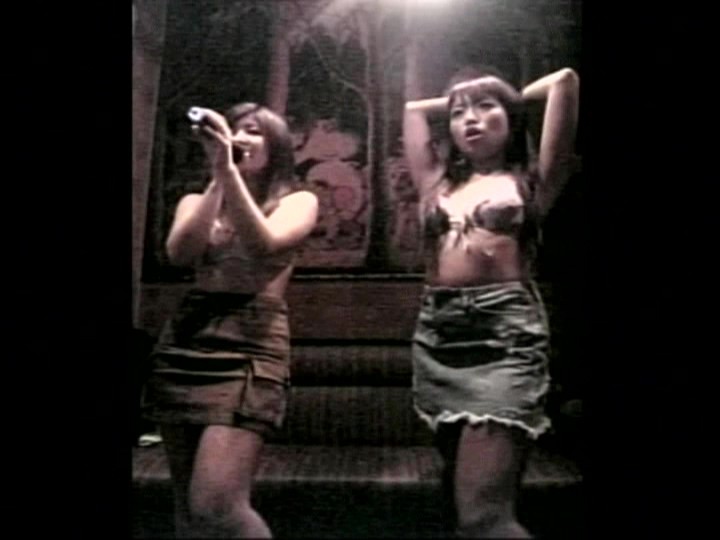 ＜チラリ＞ 女子○生の携帯にはどんな動画が入っているのかな？ パート1...