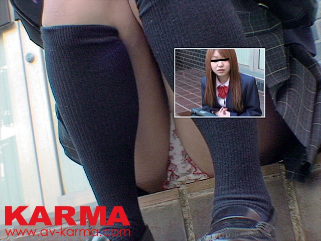 ＜チラリ＞ 街角盗撮！スカートの中は逆さ撮り！＋お顔も拝見！女子校生2...