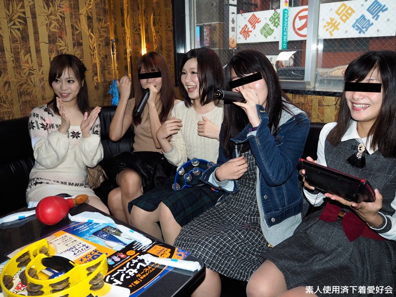 ＜チラリ＞ カラオケ女子会で盛り上がり過ぎて隙だらけの仲良し女子大生、...