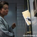 ＜チラリ＞ AV男優多数所属！！出張ホストの凄テクにハマった剛毛母 草間美咲 『FANZA』