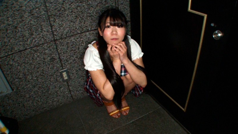 ＜チラリ＞ 結んでほどいてキワドイ紐パン挑発 『FANZA』