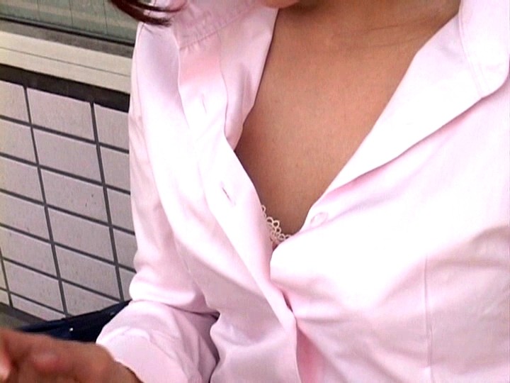 ＜チラリ＞ 女子校生直下型胸チラ盗撮 『FANZA』