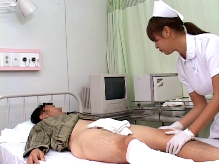 ＜チラリ＞ 「みるみる病院が好きになる！夜勤看護師が思わずチ○ポを握り...