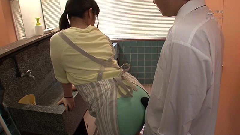 ＜チラリ＞ 男子寮に住むボクが気になって仕方ないのは…タイトスカートで...