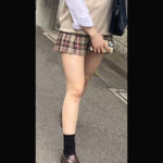 ＜チラリ＞ ミニスカ 生足J〇狩り 1 『FANZA』