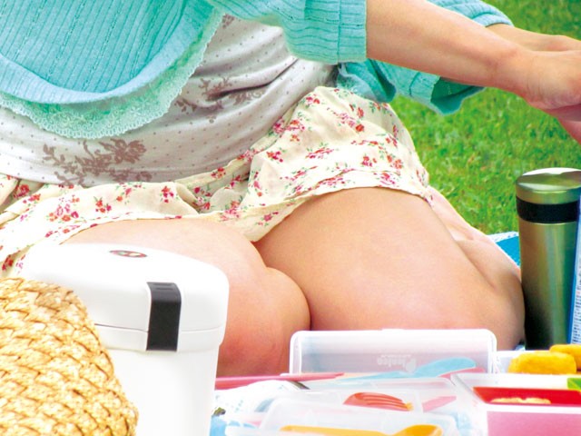 ＜チラリ＞ 暮らしの中の奥様チラリズム 『FANZA』